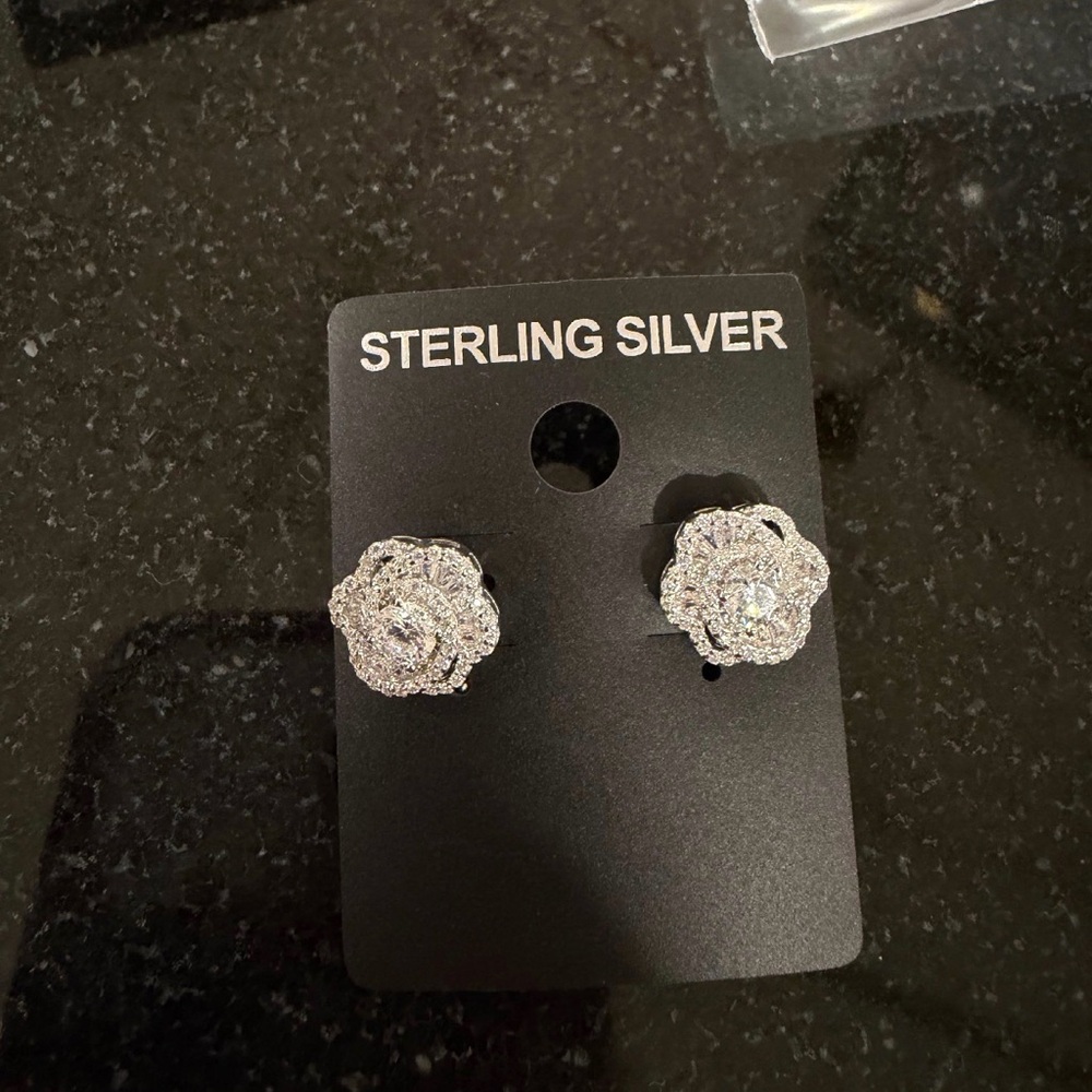 The Radiant Rose Stud